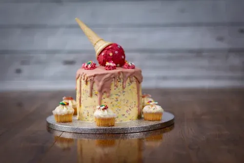 Small plain buttercream sponge, the kind that smashes well for a one-year-old